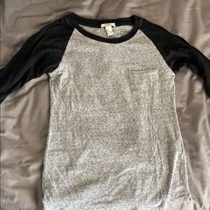 Baseball tee w/ front pocket